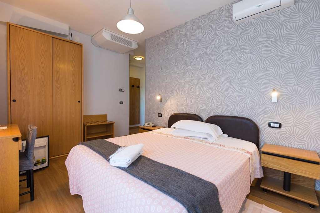 Hotel Logonovo Llido Degli Estensi Phòng bức ảnh